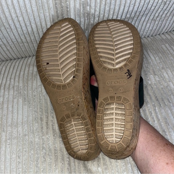 Crocs Leigh Flower Leather Flip Flop Sandal Cork Platform Wedge Black 10 - Picture 4 of 5